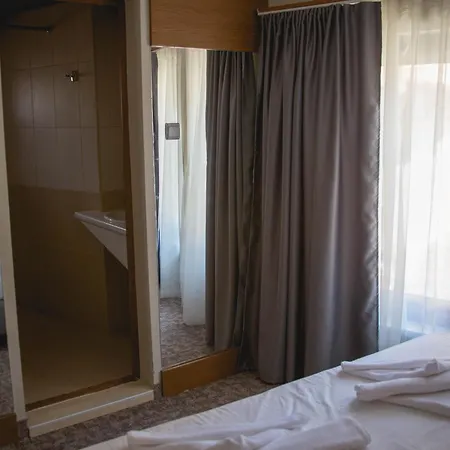 Cyril Hotel 3*