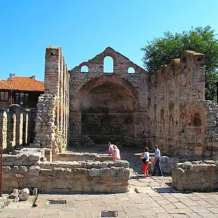 Cyril 3* Νεσέμπαρ