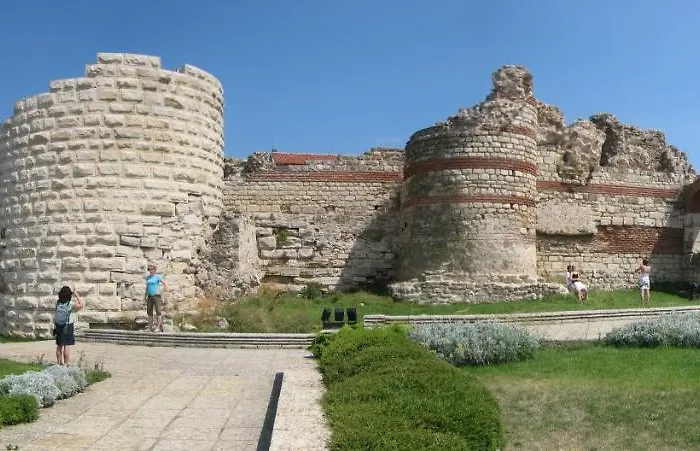 Хотел кирил